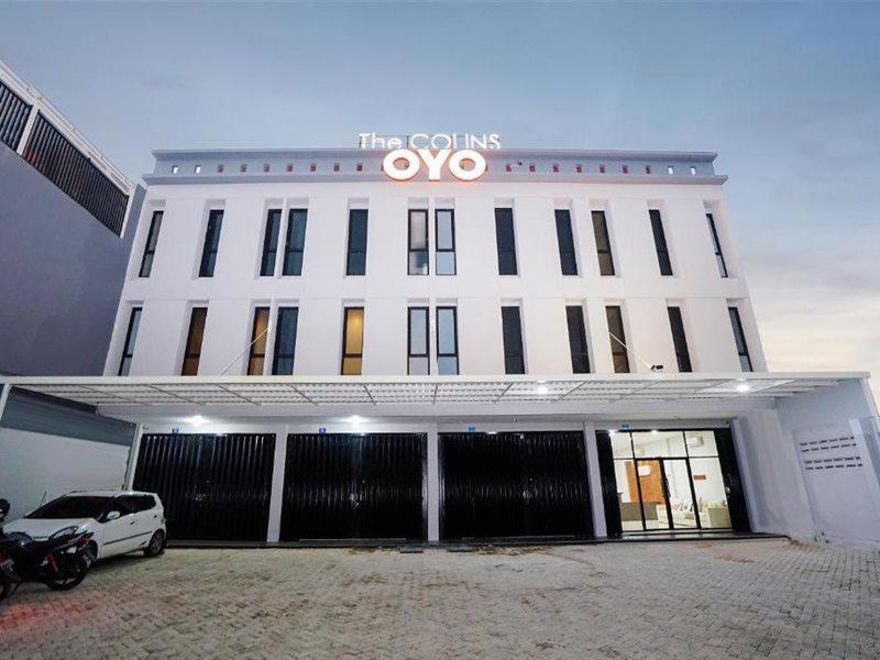 Super Oyo Capital O 449 The Colins Hotel Keputih Kültér fotó