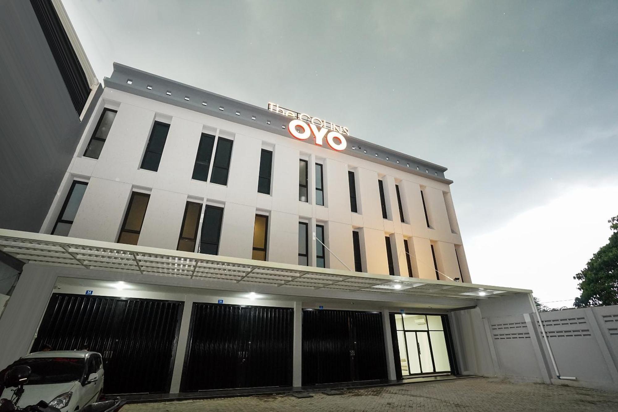 Super Oyo Capital O 449 The Colins Hotel Keputih Kültér fotó